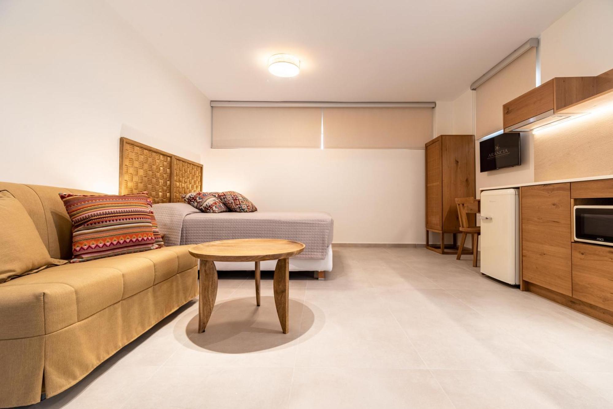 Arancia Elegant Rooms And Suites Tolón Eksteriør billede