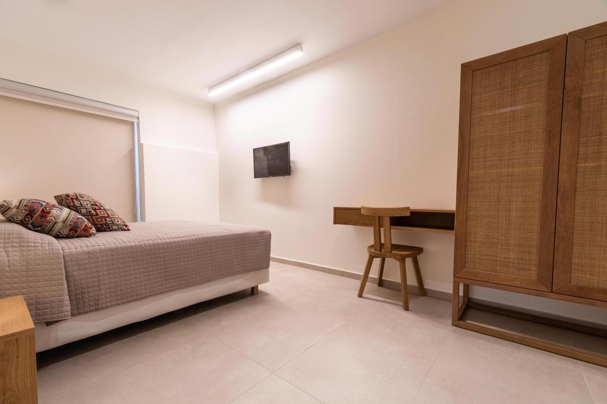 Arancia Elegant Rooms And Suites Tolón Eksteriør billede